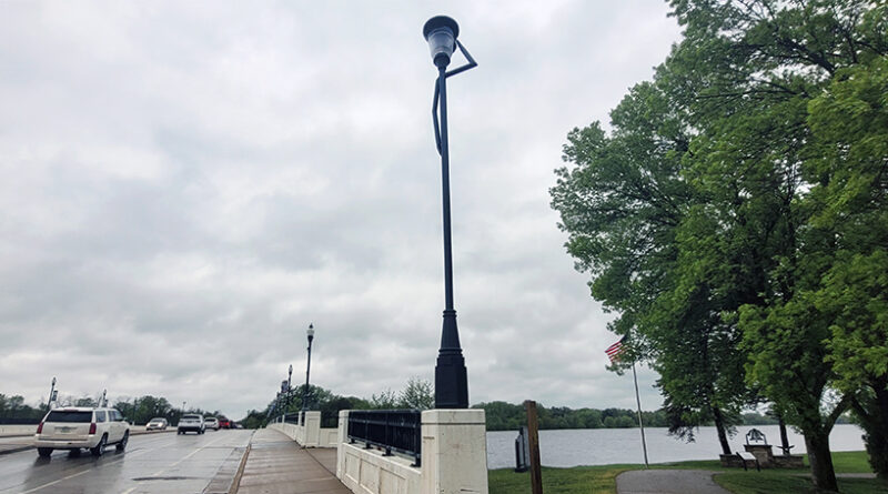 Riverfront Arts Center to host guided tour of downtown lighting art installation